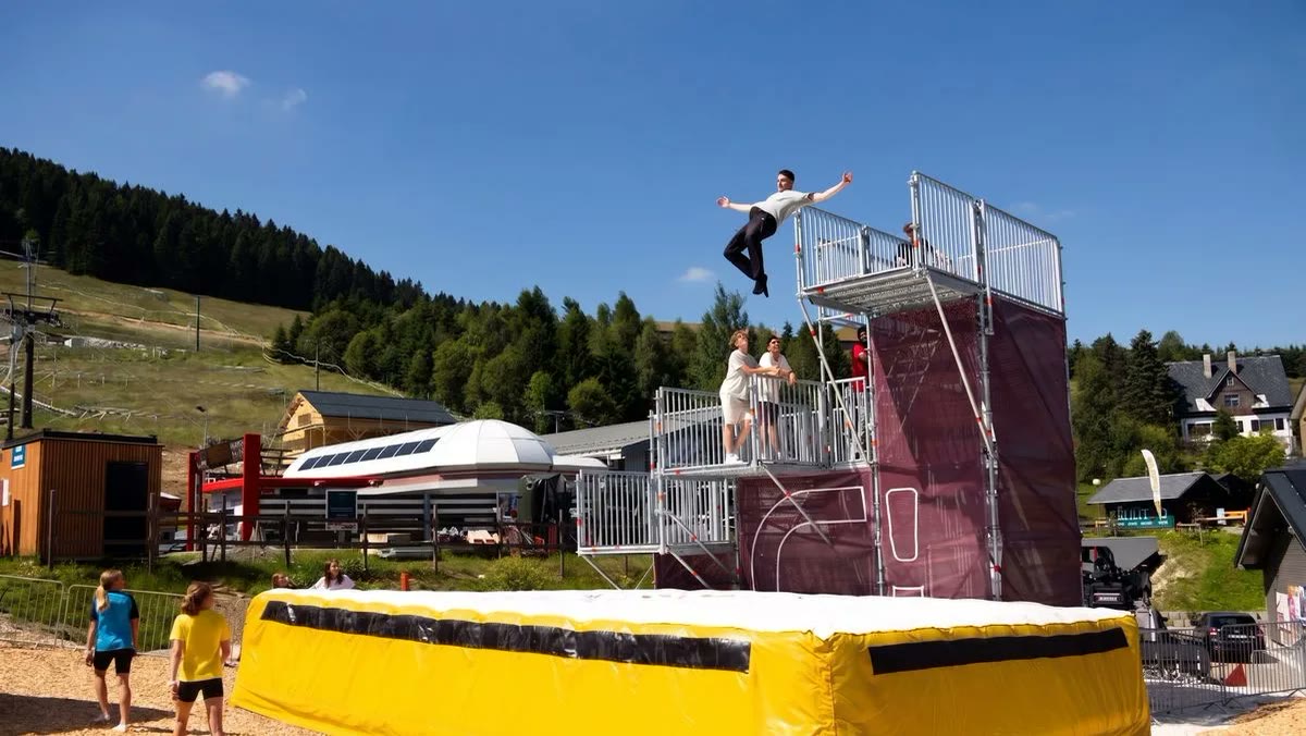 Freefall Airbag – Extreme Animation