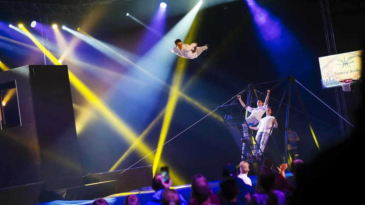 Russian Swing – Russian Swing Acrobatic Show – performed live at an event